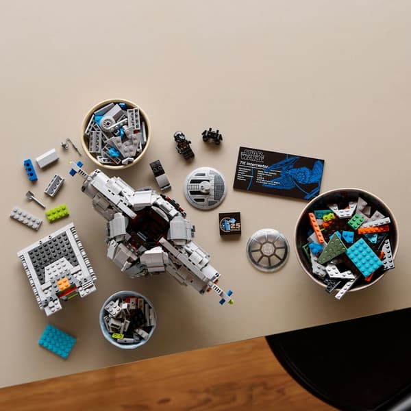 LEGO Star Wars 75382 TIE Interceptor