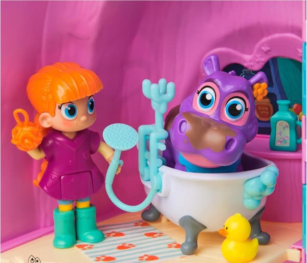 Vida the Vet and Juno Bubble Bath colour-changing figurine set