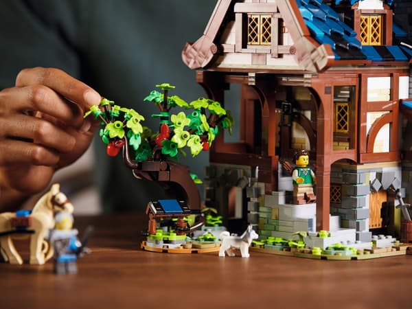LEGO Ideas 21325 Medieval Blacksmith’s Shop