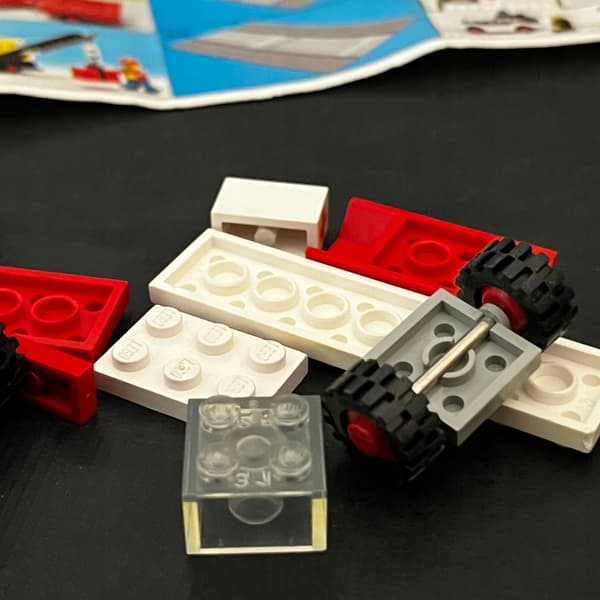 606 LEGO Ambulance