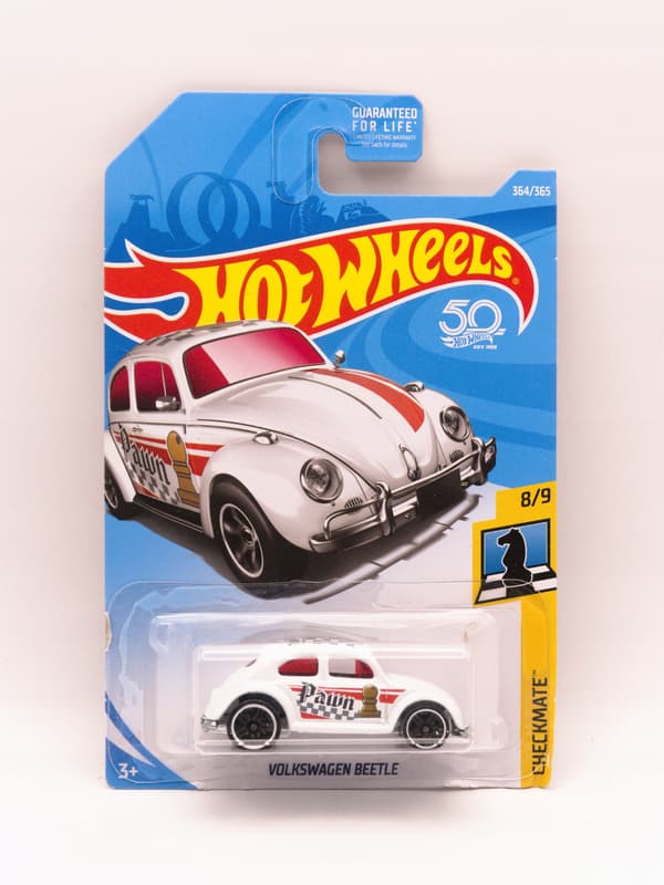 HOT WHEELS Volkswagen Beetle Pawn White *Card Edges*