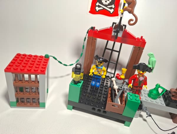 LEGO Pirates: 7073 – Pirates’ Dock