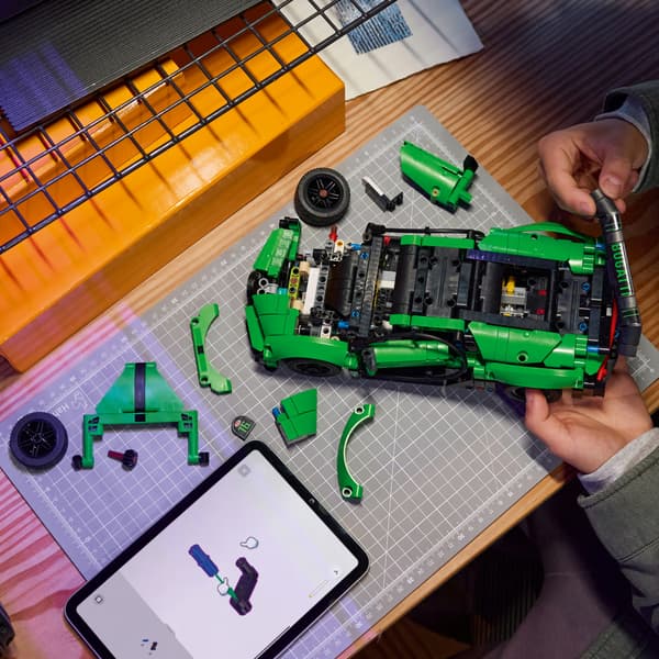 LEGO Technic Green Bugatti Chiron Pur Sport Hypercar 42241