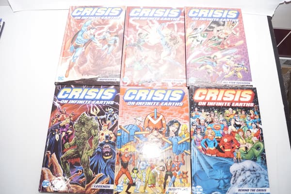 Crisis on Infinite Earths Box Set COMICS