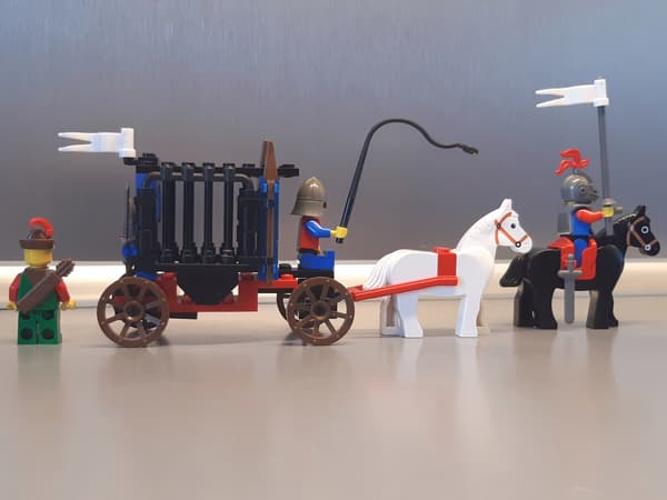 LEGO Castle 6042 Dungeon Hunters (No. 2)