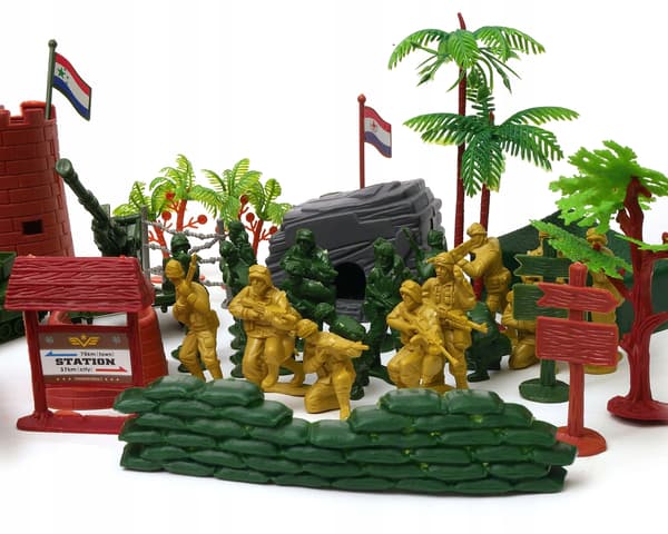 ARMY IN PLASTIC WRAP [FIGURINE]
