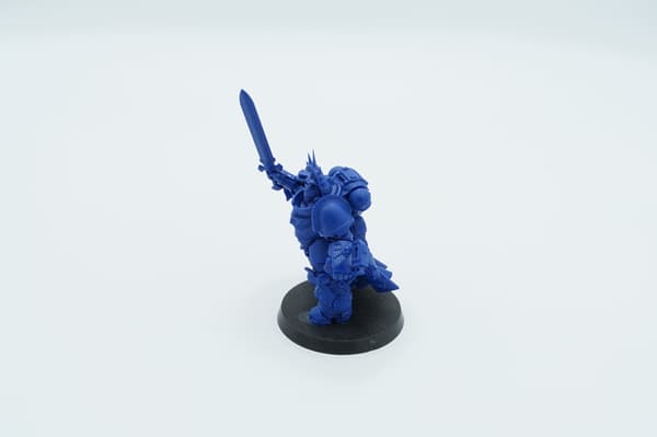 Warhammer 40k Space Marines Primaris Gravis Captain plastic figurine