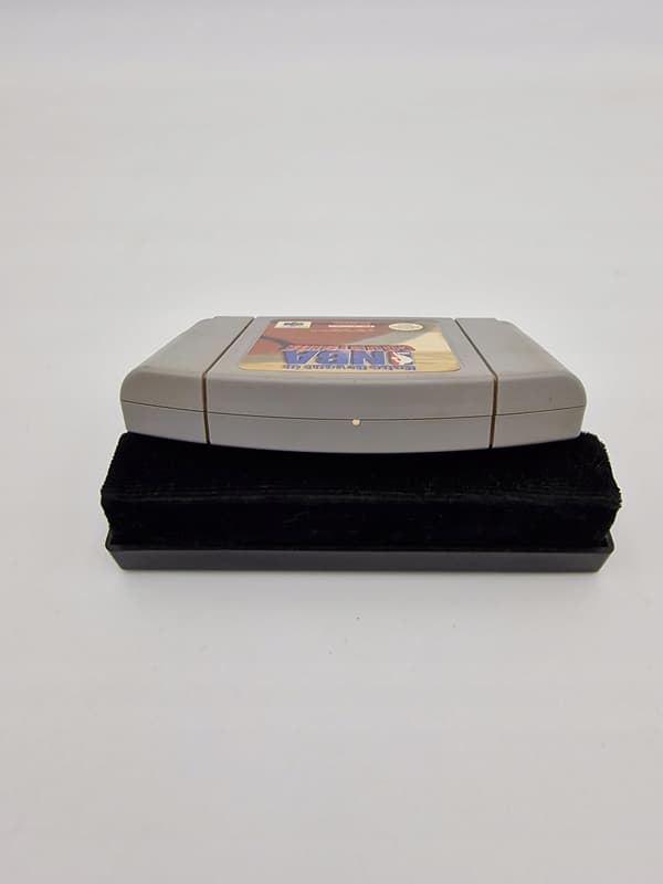 NINTENDO 64 NBA COURTSIDE