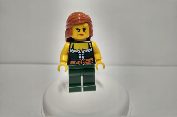 Lego Pirates pi143 Female Pirate