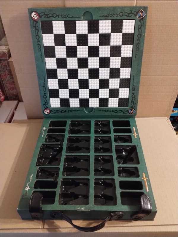 852001 Lego 852001 Castle Fantasy Era Chess Set Case, 2007