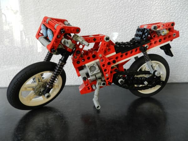 LEGO Technic 8422 2-in-1 Circuit Shock Racer *motor *1995