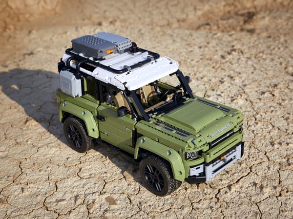 Lego Technic Land Rover Defender SUV 42110 ((((dented box))))
