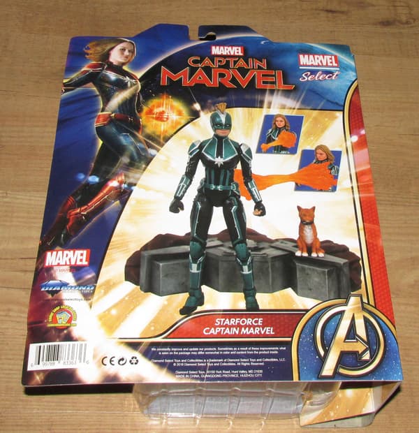 NEW DIAMOND SELECT CAPTAIN MARVEL FIGURE
