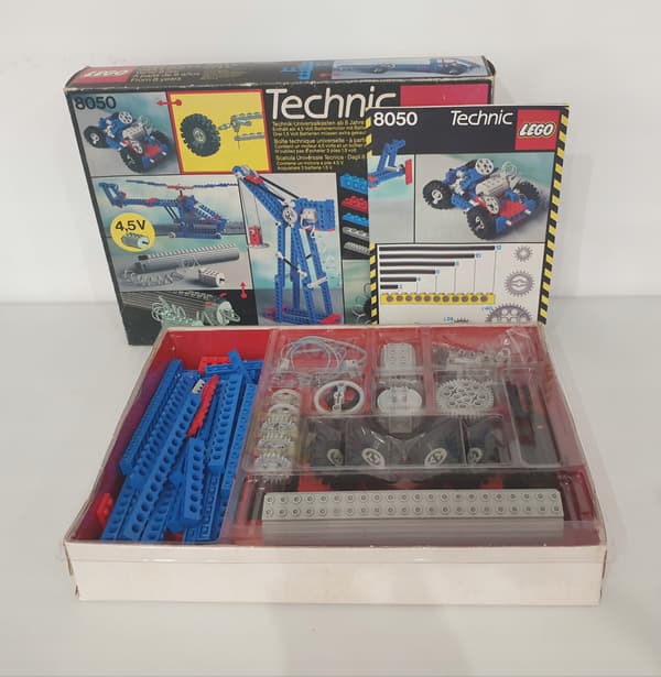 Lego Technic 8050 Construction Set with Motor + Batteries