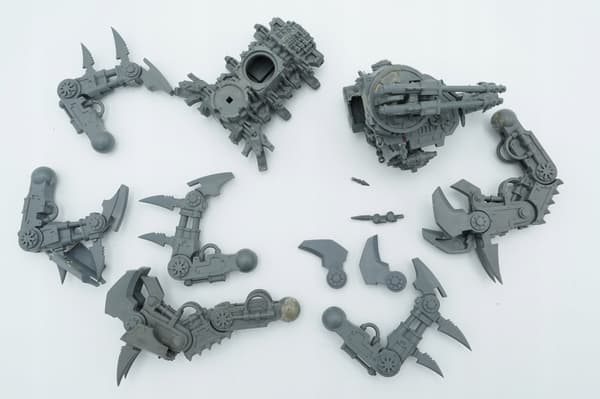 Warhammer 40k Chaos Space Marines Defiler plastic figurine