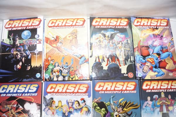 Crisis on Infinite Earths Box Set COMICS