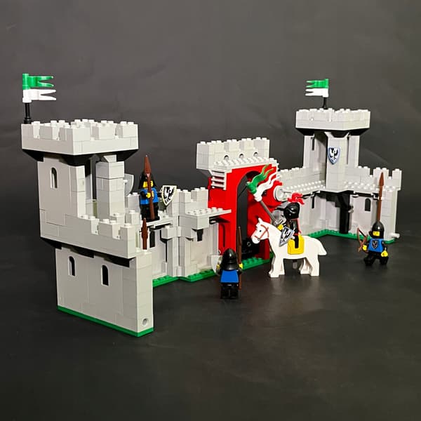 6073 LEGO Knights’ Castle