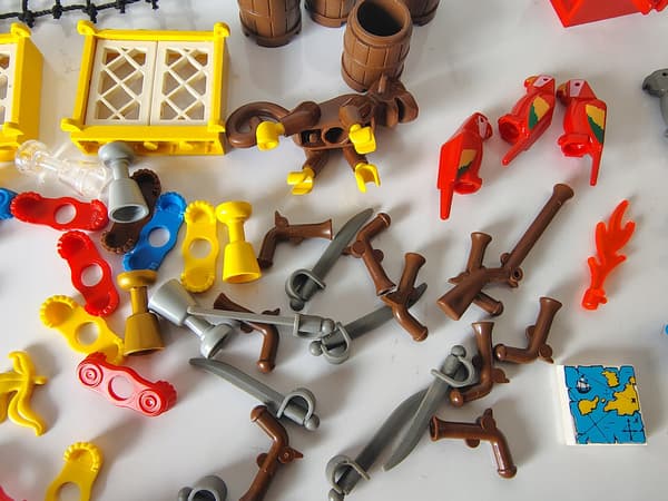 LEGO Pirates: Retro Pirates – Nets, Cannons, Flags, Masts, Palm Trees, Weapons...
