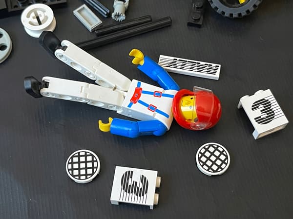 8830 LEGO Rally Car