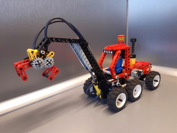 LEGO 8443 Technic Pneumatic Log Loader