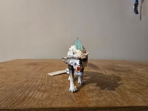 Schleich Eldrador 42452 Snow Wolf figurine, 2017 model