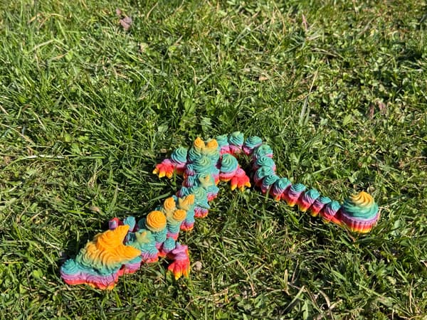 3D Dragon Birthday Cupcake – a movable figurine in rainbow colours