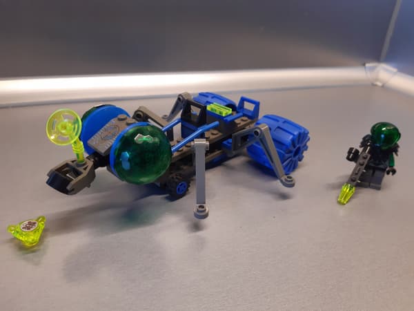 LEGO Space Insectoids 6837 Cosmic Creeper
