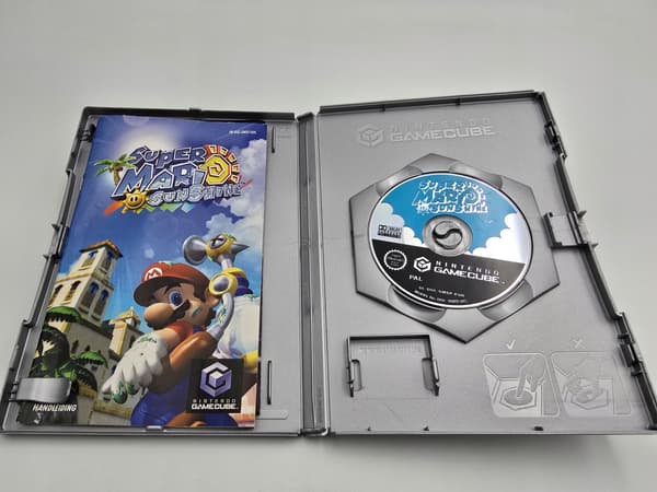 NINTENDO GAMECUBE SUPER MARIO SUNSHINE
