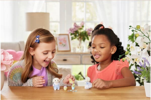 Sylvanian Families – Floral Set with Flora Rabbit Figures – 5736