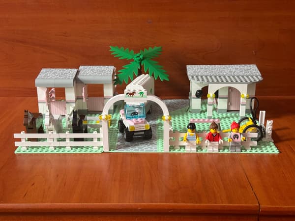 LEGO 6419 Town Paradisa Rolling Acres Ranch Stable with Paddock + poster