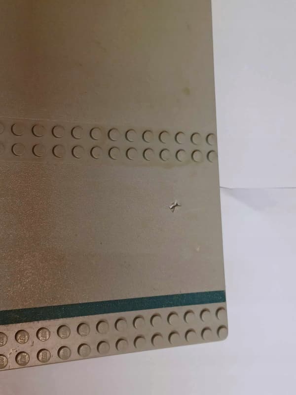 190A4. LEGO thin building plate 32x32, damaged 2360