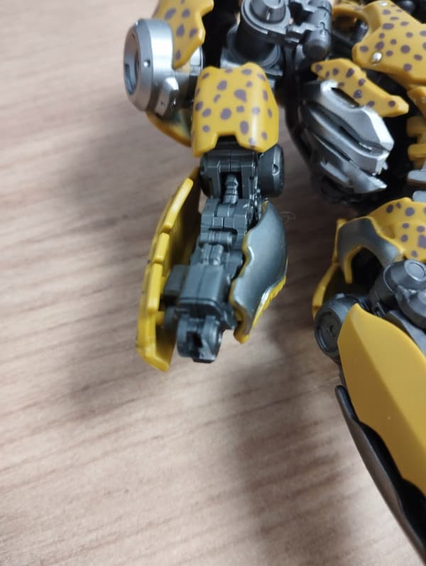 Hasbro Cheetor multi-coloured plastic collectable figurine – requires assembly