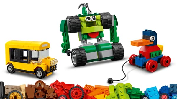 LEGO Classic 11014 – Bricks on Wheels