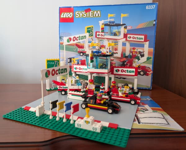 Lego 6337 Formula 1 Race Track with Box