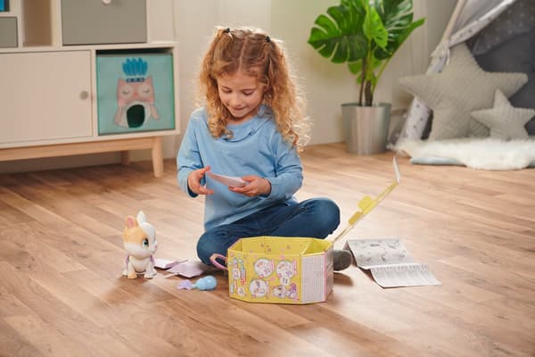 PAMPER PETZ INTERACTIVE BUNNY – DRINKS AND WETS, 20 CM, NAPPY GANG + SPECIAL OFFER