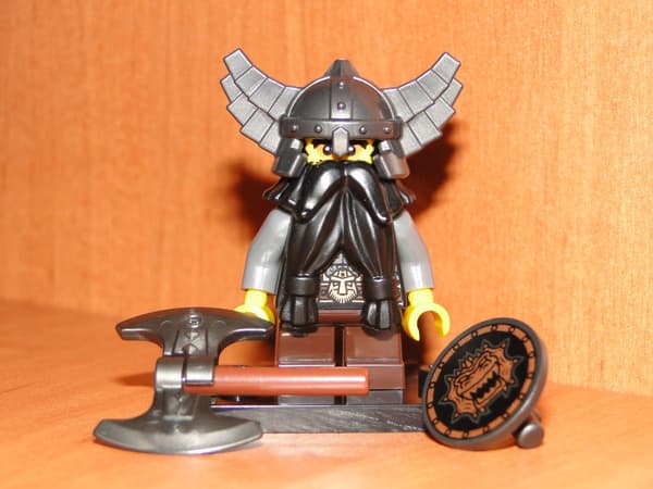 NEW LEGO Minifigures Series 5 - EVIL DWARF - col076 from 8805