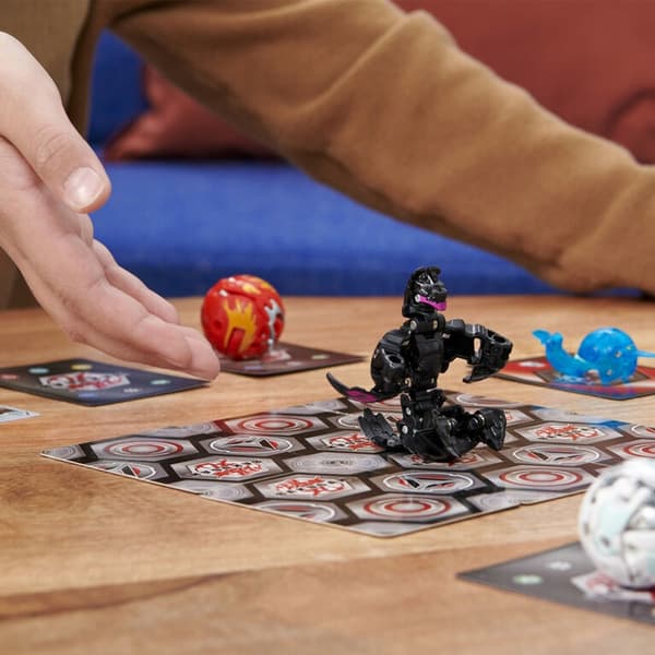 Fully articulated Bakugan Hit figure!!!