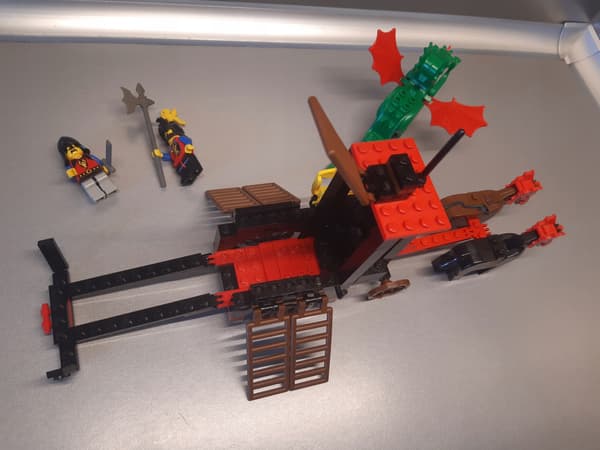 LEGO Castle 6056 Dragon Wagon