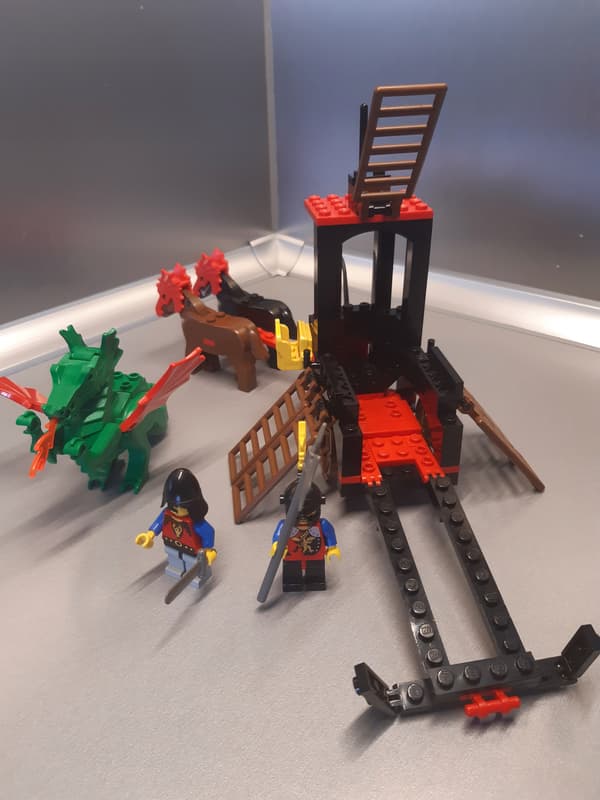 LEGO Castle 6056 Dragon Wagon