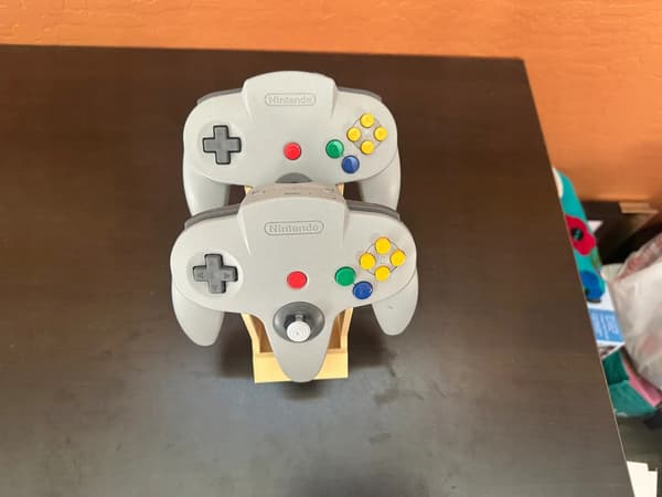 Nintendo Switch N64 Controller Stand – triangular base