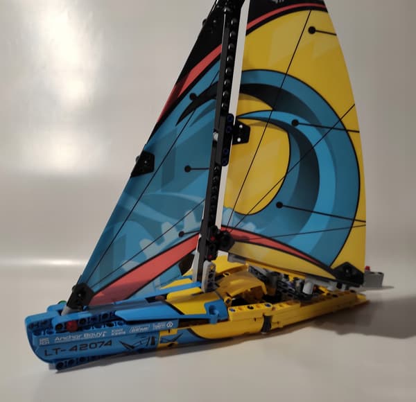 LEGO Technic: 42074 – Racing Yacht