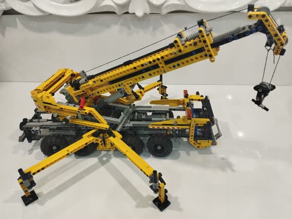 LEGO Technic Mobile Crane 8053 from 2010