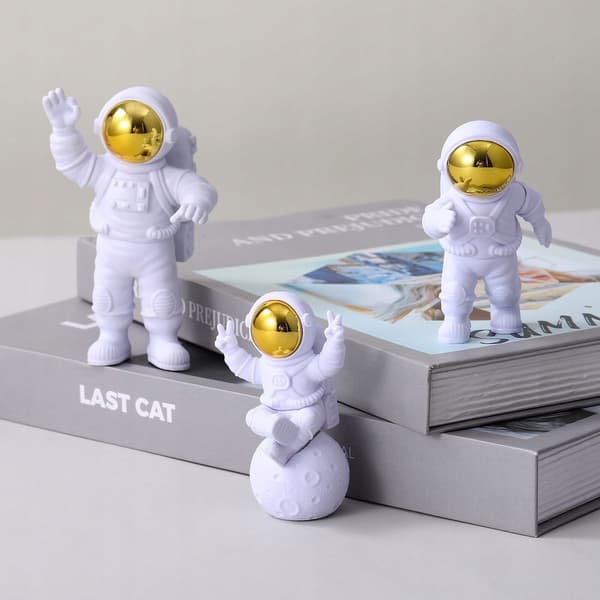 3 ASTRONAUT FIGURINES – DECORATIONS FOR SHELVES AND OFFICES