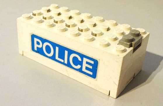 063G4. LEGO Electronics 4760c 9V battery holder, white