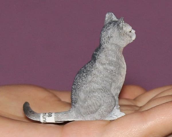 SITTING CAT [FIGURINE]