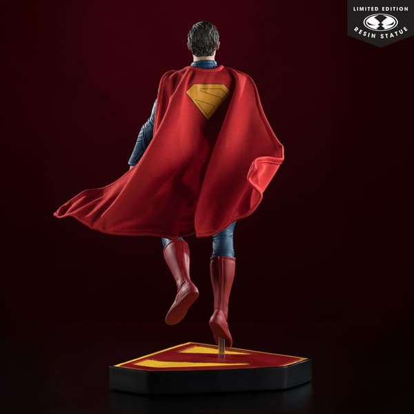 McFarlane Toys Superman 2025 Statue, 35 cm
