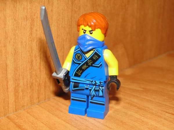 NEW LEGO Ninjago Minifigure – JAY Sleeveless – njo137