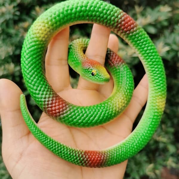 6x REALISTIC STRETCHY RUBBER SNAKE – SQUISHY TOY – PRANK GADGET