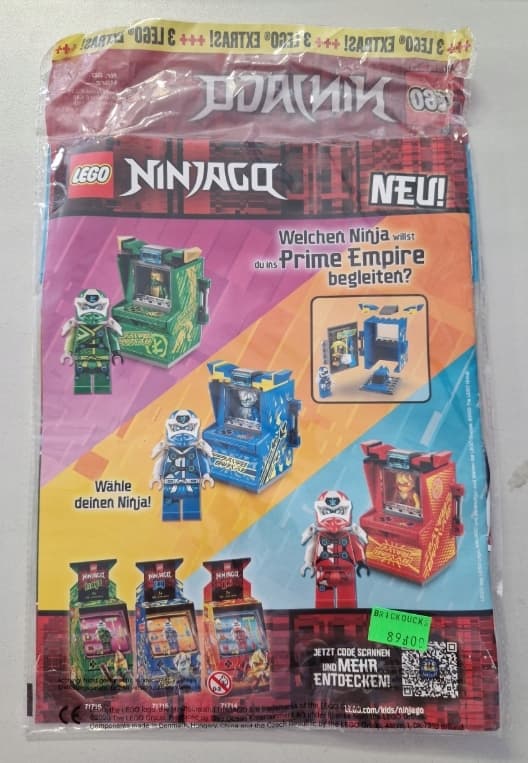 LEGO Ninjago 892060 Lloyd with a magazine