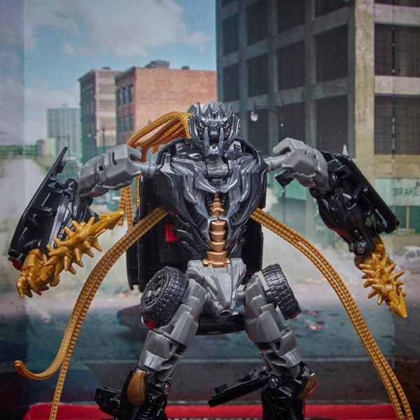 Hasbro Transformers CRANKCASE Generations figure